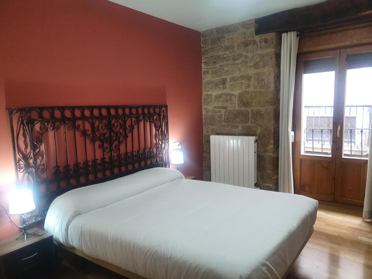 Hostal Rural 18 de Abril Olite Exterior foto